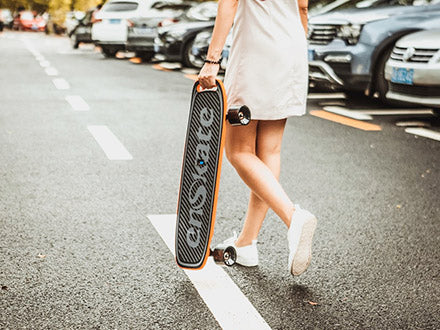 Why Electric Skateboard Equipped With Handle? - enSkate